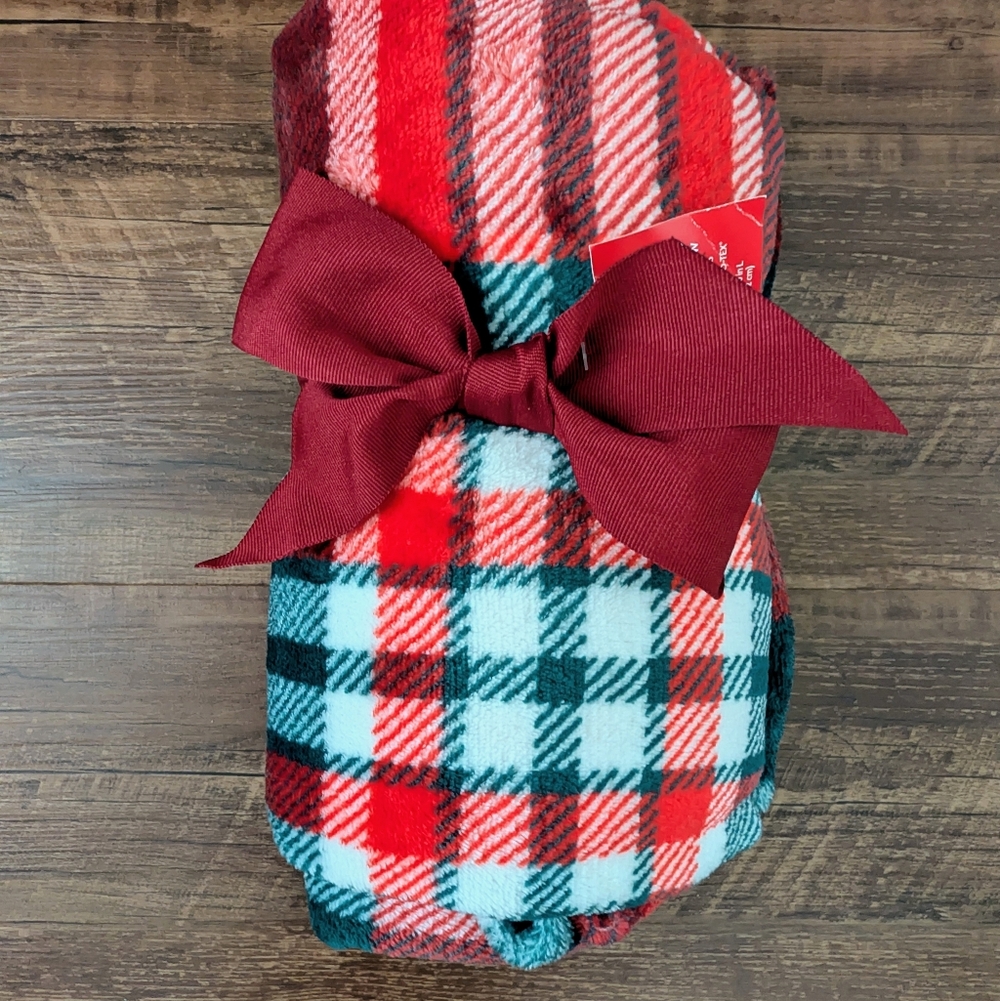 NWT Holiday Home Red Plaid Throw Blanket